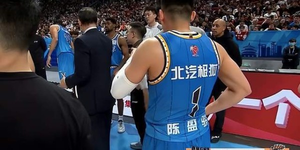 拒绝爆冷！上海豪取19连胜：弗格9三分轰36分，王哲林完胜周琦